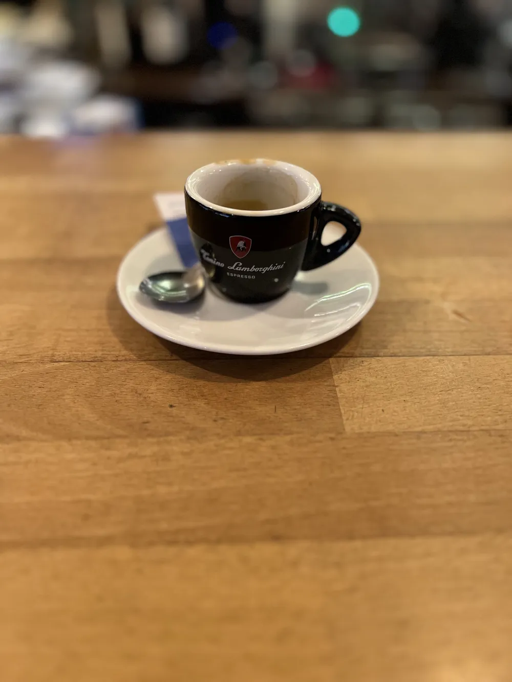 Ein Espresso an der Bar