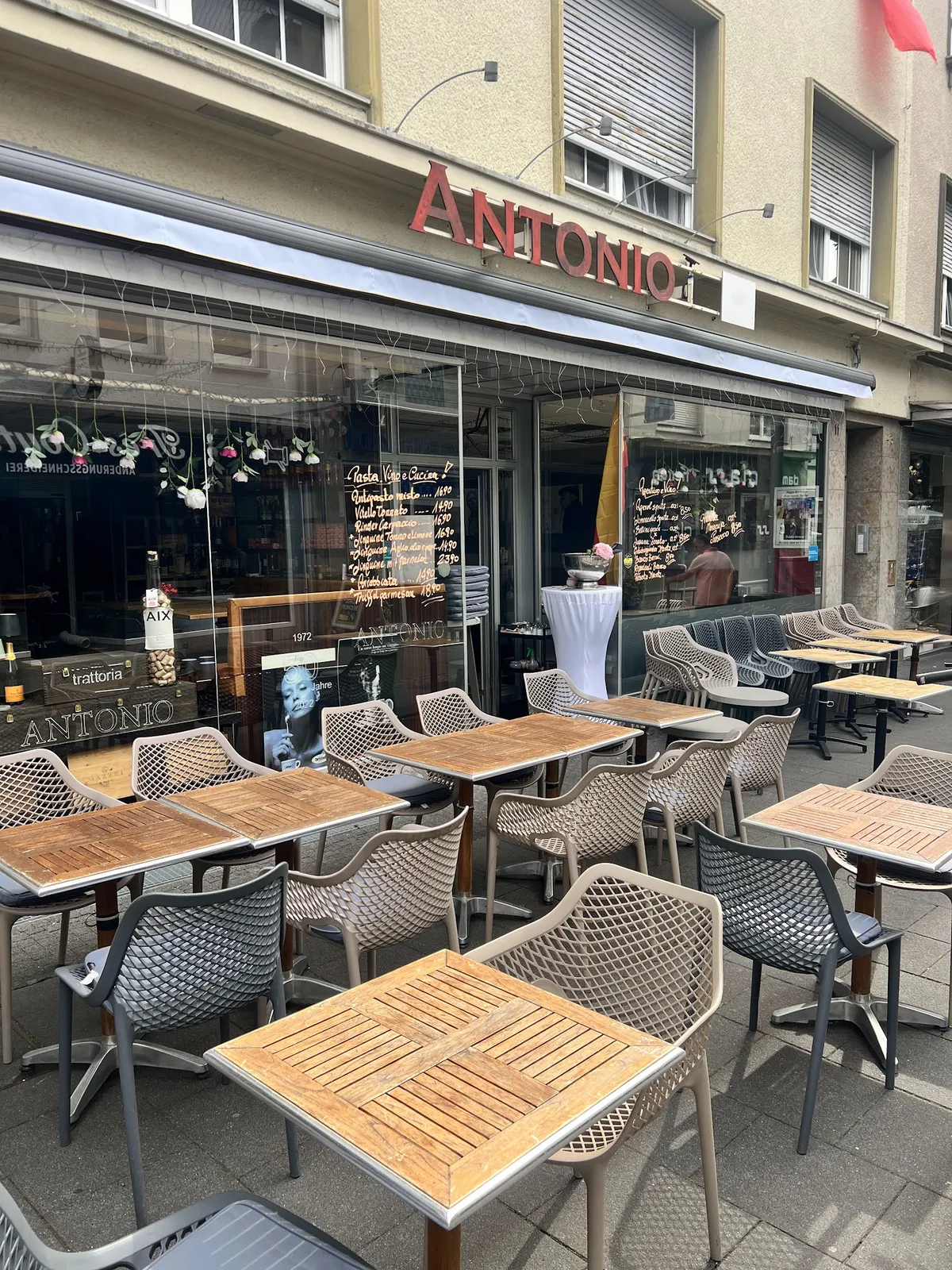 Die Terrasse vor dem Antonio in der Friedrichstraße