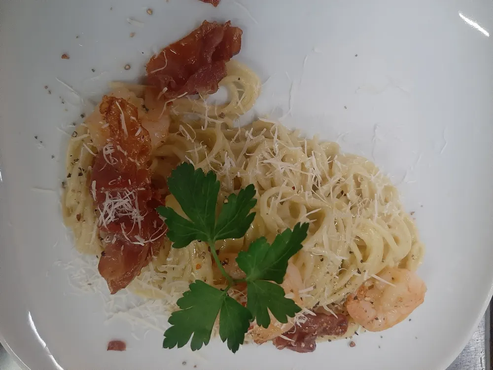 Pasta mit Schinken und Parmesan