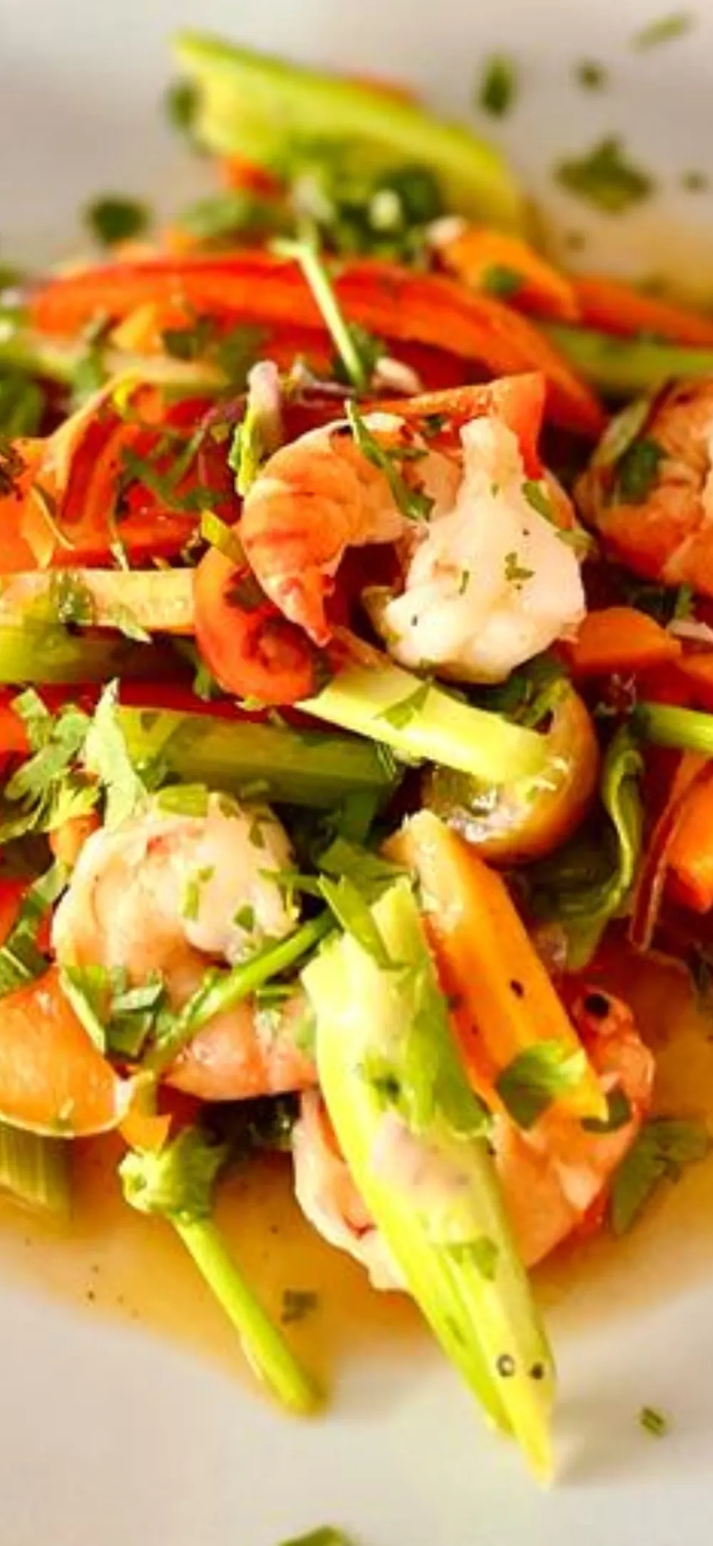 Frischer Salat mit Gemüse