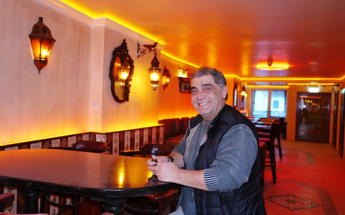Im Café Trotzdem