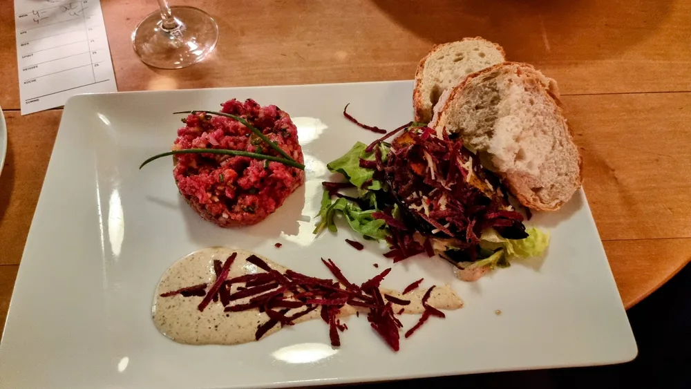 Rindertatar mit Bratkartoffeln